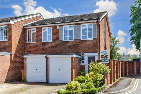 2 Lyndhurst Way, Sutton, SM2 6QA