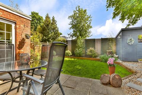 2 Lyndhurst Way, Sutton, SM2 6QA