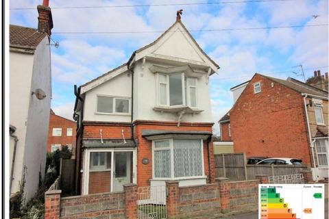 4 bedroom detached house to rent, Crossfield Road, Clacton-on-Sea CO15