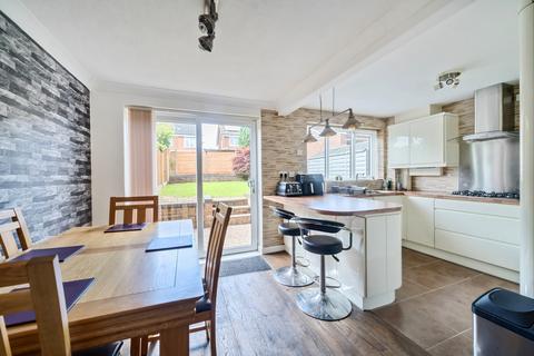 3 Barnfield Road, Hyde, SK14 4EL