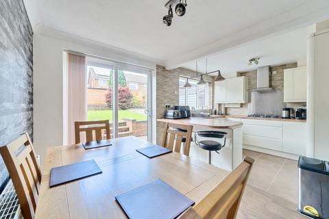3 Barnfield Road, Hyde, SK14 4EL