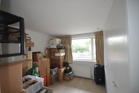 2 bedroom flat to rent, Barston Road, West Norwood