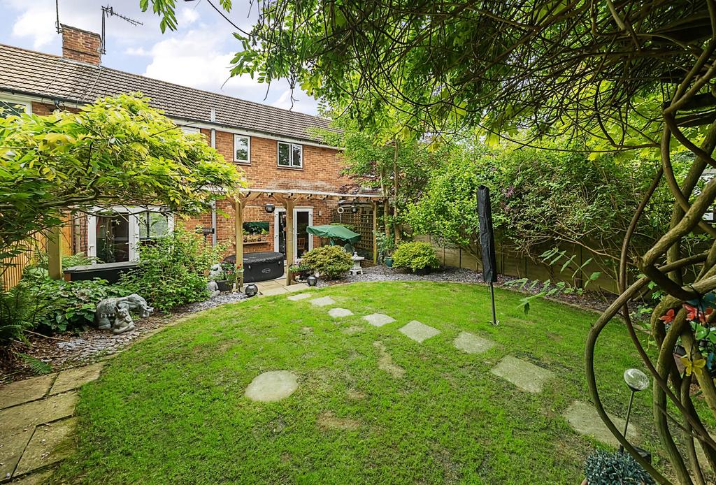 Bracken Road, Kent TN2 2 bed terraced house for sale £365,000