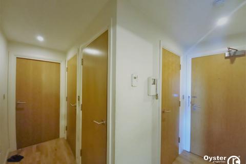 2 bedroom flat to rent, Ilford Hill, Icon Building, IG1