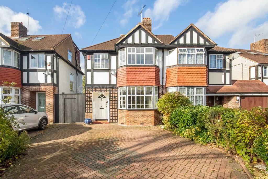 Ancaster Crescent, New Malden 3 bed semidetached house for sale £675,000