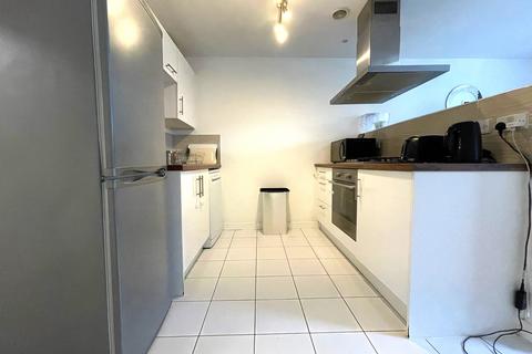 4 bedroom flat to rent, Annabel Close, London E14
