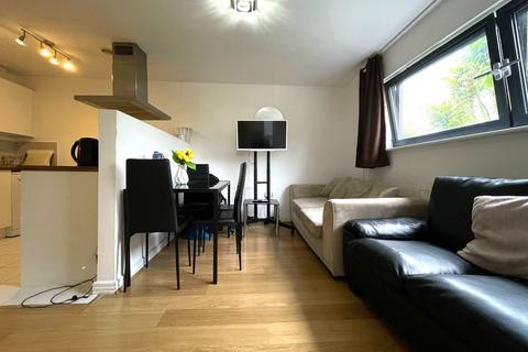 4 bedroom flat to rent, Annabel Close, London E14