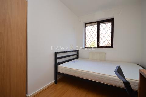 1 bedroom in a house share to rent, Lukin Street, London, Greater London. E1