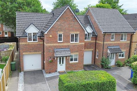 3 bedroom semi-detached house for sale, Silver Birch Way, Farnborough GU14