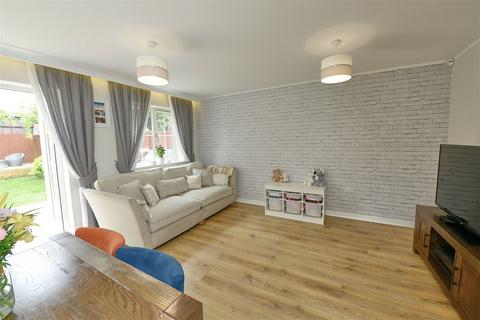 3 bedroom semi-detached house for sale, Silver Birch Way, Farnborough GU14