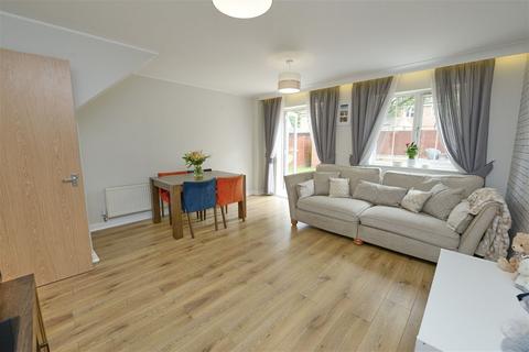 3 bedroom semi-detached house for sale, Silver Birch Way, Farnborough GU14