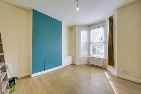 112 Catford Hill, London, SE6 4PT