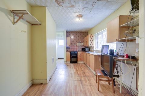 112 Catford Hill, London, SE6 4PT