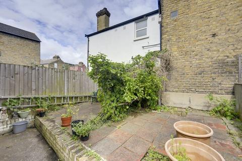 112 Catford Hill, London, SE6 4PT