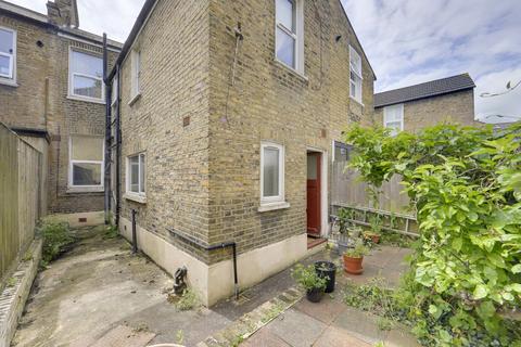 112 Catford Hill, London, SE6 4PT