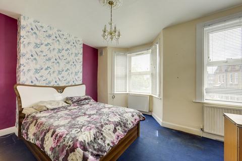112 Catford Hill, London, SE6 4PT