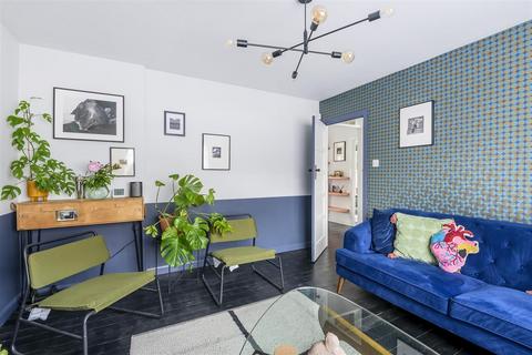 2 bedroom apartment to rent, London NW9