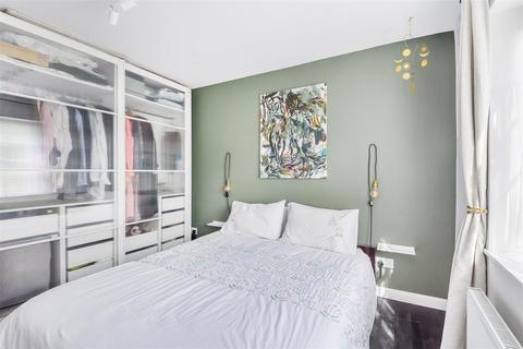 2 bedroom apartment to rent, London NW9
