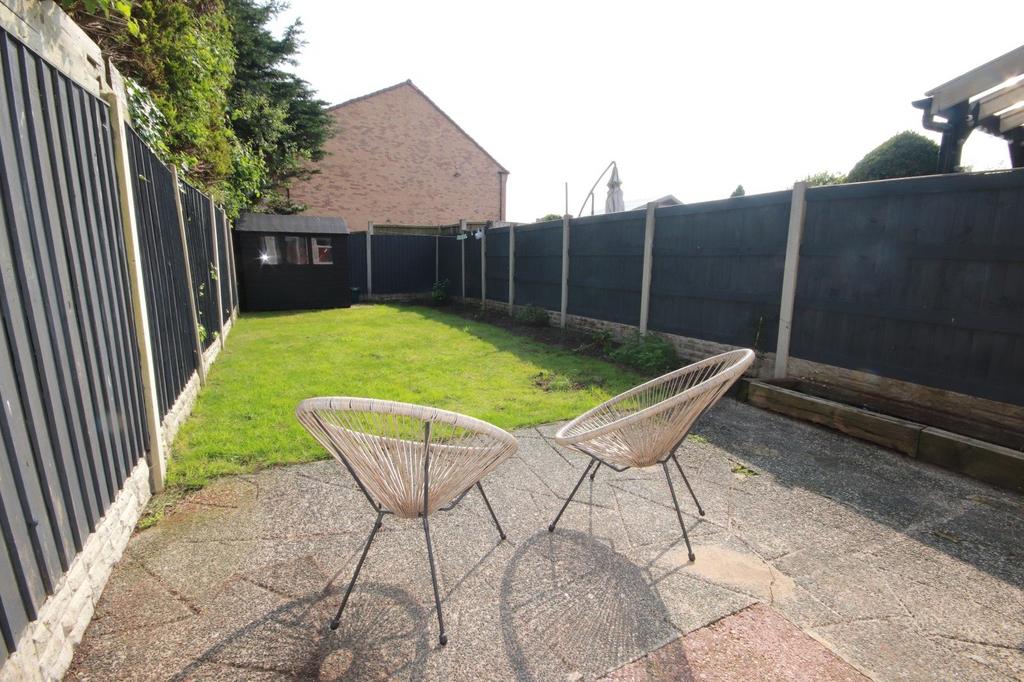 Staveley Road, Ainsdale, Merseyside, PR8 2 bed terraced house for sale