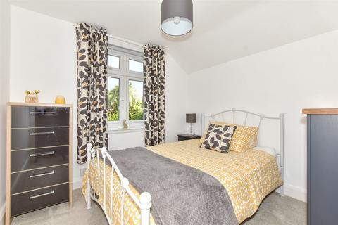 3 Devon Avenue, Walmer, Deal, CT14 7SE