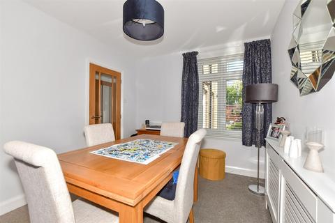 3 Devon Avenue, Walmer, Deal, CT14 7SE