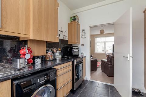 3 bedroom flat for sale, Bank Place, Leslie KY6