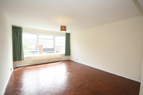 2 bedroom flat to rent, Woking GU22