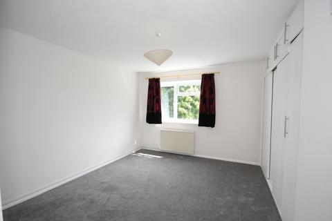 2 bedroom flat to rent, Woking GU22