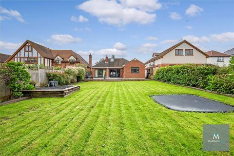 3 bedroom bungalow for sale, Stapleford Abbotts, Romford RM4