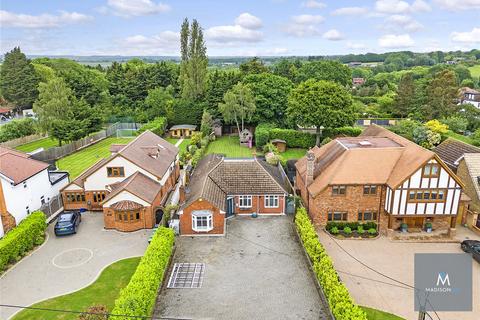 3 bedroom bungalow for sale, Oak Hill Road, Romford RM4