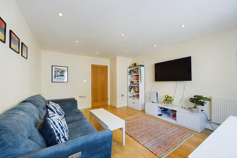 2 bedroom flat for sale, Newport Avenue, London E14