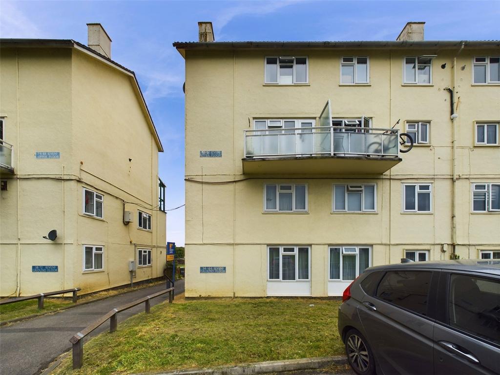 Penhill Road, Matson, Gloucester, GL4 2 bed apartment for sale £130,000