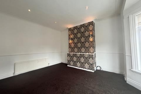 3 bedroom flat to rent, Richmond Road, South Shields