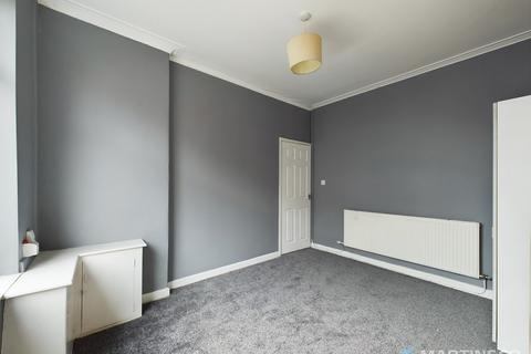 2 bedroom end of terrace house to rent, Taunton Street, Blackpool FY4