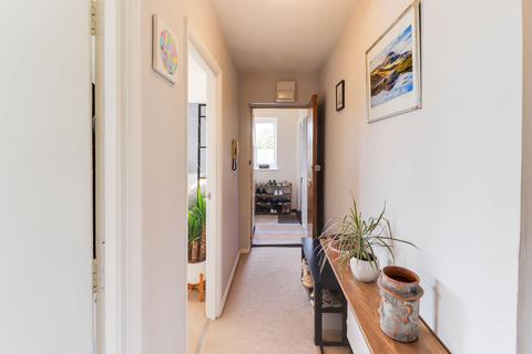 2 bedroom flat for sale, Kingfisher Drive, Guildford GU4