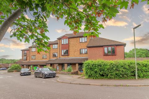 2 bedroom flat for sale, Kingfisher Drive, Guildford GU4