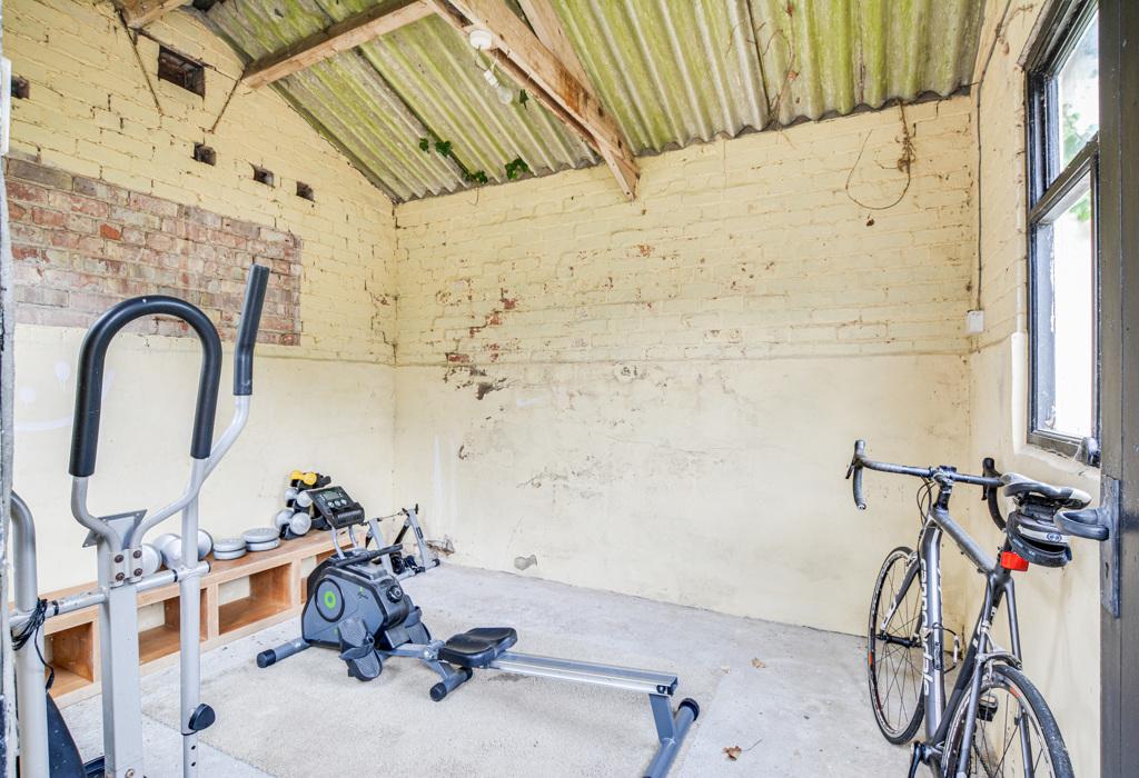 Garage / outbuilding
