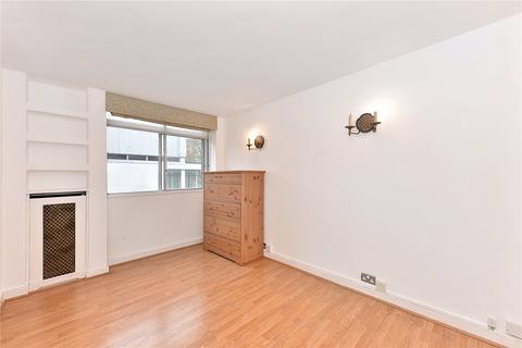 3 bedroom apartment to rent, Grove End Road, St John's Wood NW8