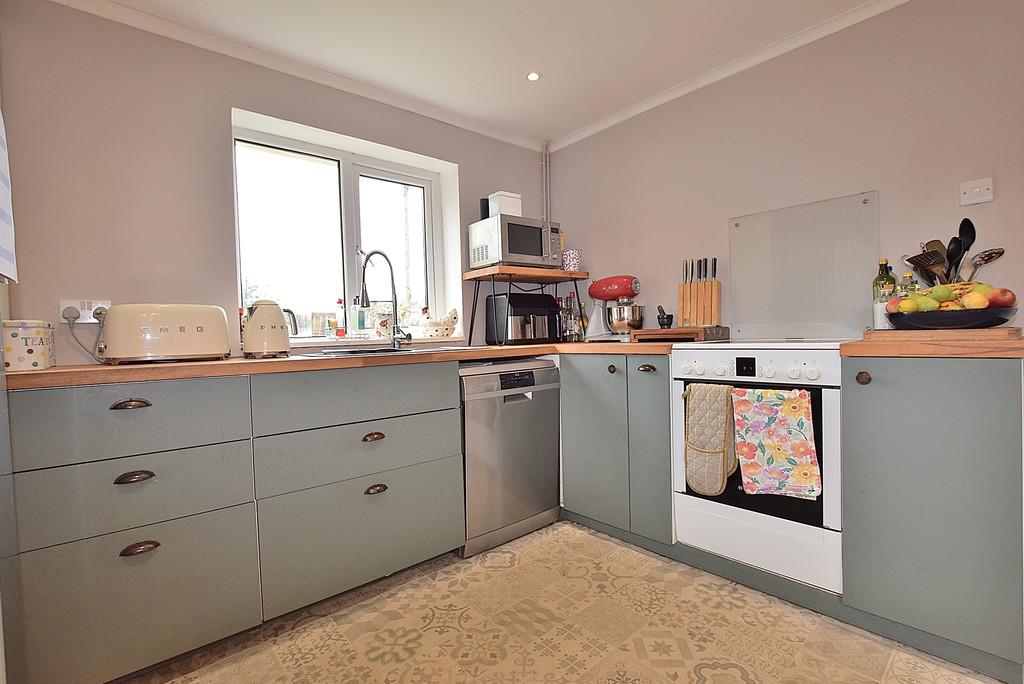 Kitchen close 01