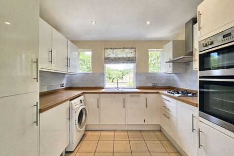 2 bedroom detached house to rent, Copse Road, Haslemere