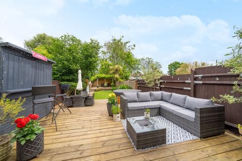 13 Merlin Grove, Beckenham, BR3 3HR
