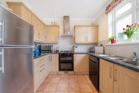 13 Merlin Grove, Beckenham, BR3 3HR