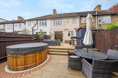 13 Merlin Grove, Beckenham, BR3 3HR
