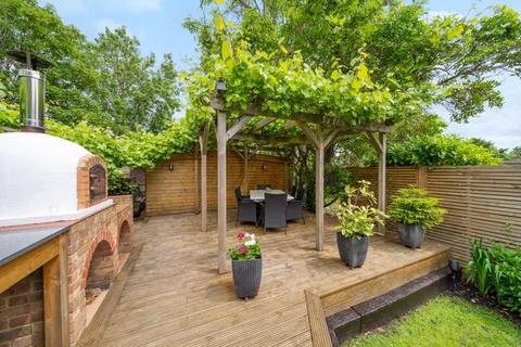 13 Merlin Grove, Beckenham, BR3 3HR