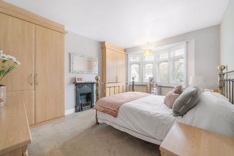 13 Merlin Grove, Beckenham, BR3 3HR