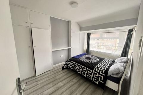 3 bedroom house to rent, Benhurst Avenue, Hornchurch