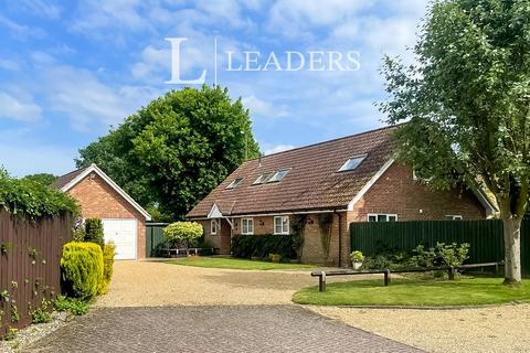 4 bedroom detached house to rent, White Lodge Gardens, IP5