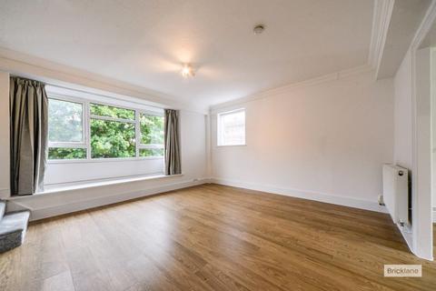 2 bedroom apartment to rent, Southbourne Gardens, Lee
