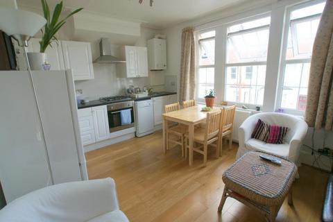 3 bedroom apartment to rent, Conway Road, London, N15