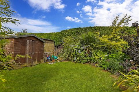 2 Hazel Close, Eythorne, Dover, CT15 4DA